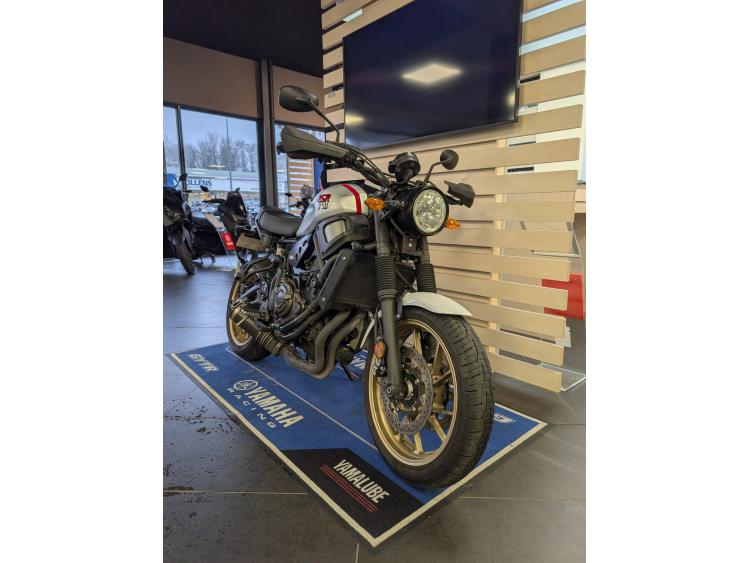 YAMAHA XSR 700 XTRIBUTE