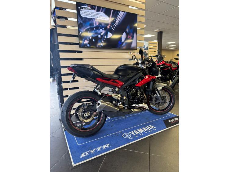 TRIUMPH STREET TRIPLE 675 R