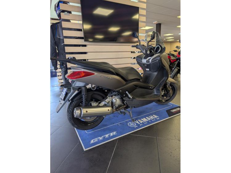 YAMAHA X-MAX 250
