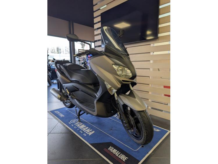 YAMAHA X-MAX 250