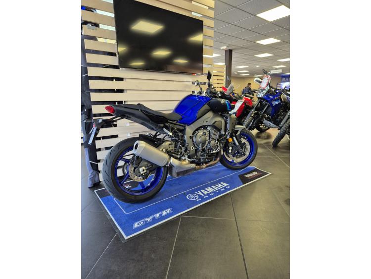 YAMAHA MT-10